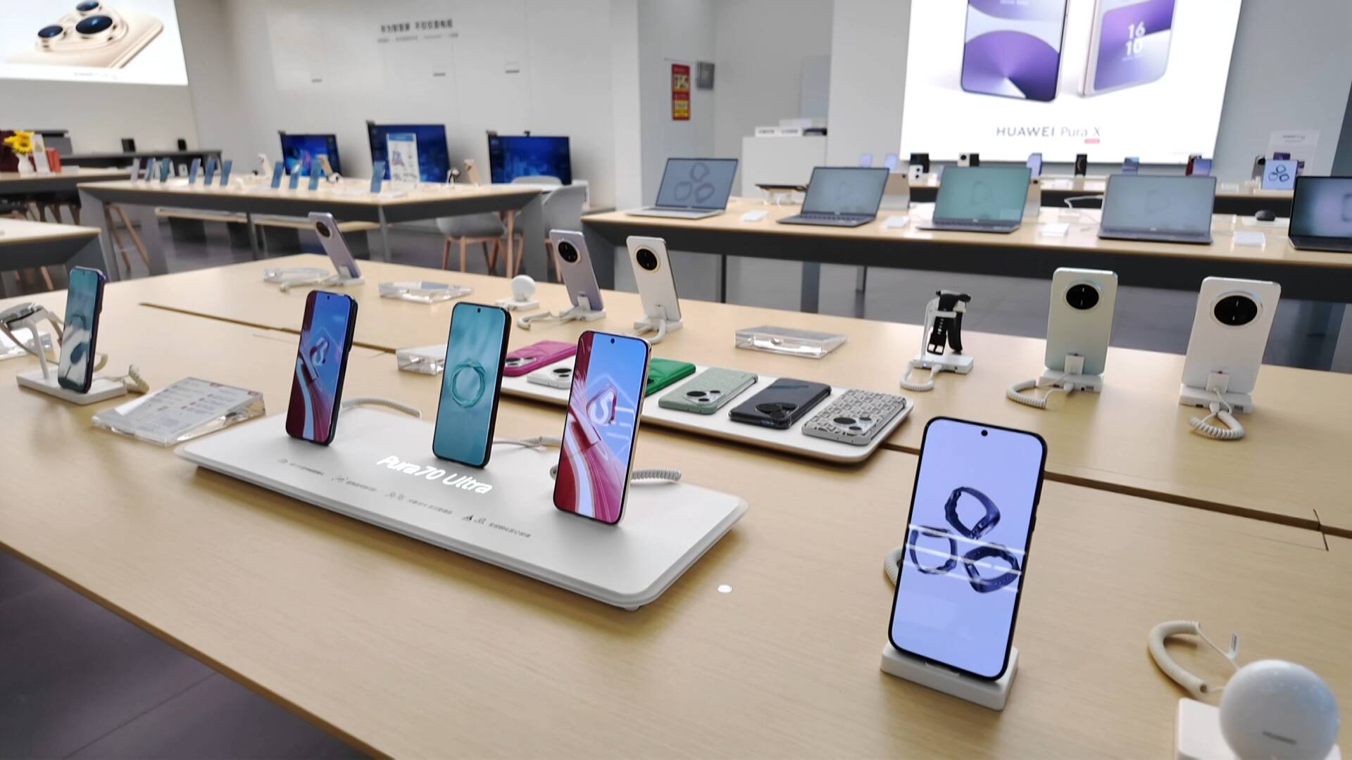 利津:電子產(chǎn)品銷售火爆 "后高考經(jīng)濟"升溫