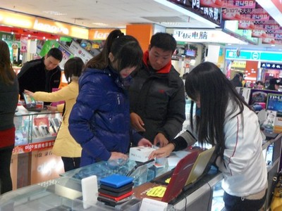 寒假數碼消費熱潮 合肥“學生一族”追捧時尚電子產品，傳統(tǒng)文具市場煥新機